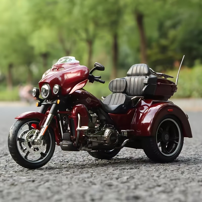 Maisto 1:12 Scale - Davidson CVO Tri Glide 2021 Trike Die-Cast Collectible Motorcycle Model