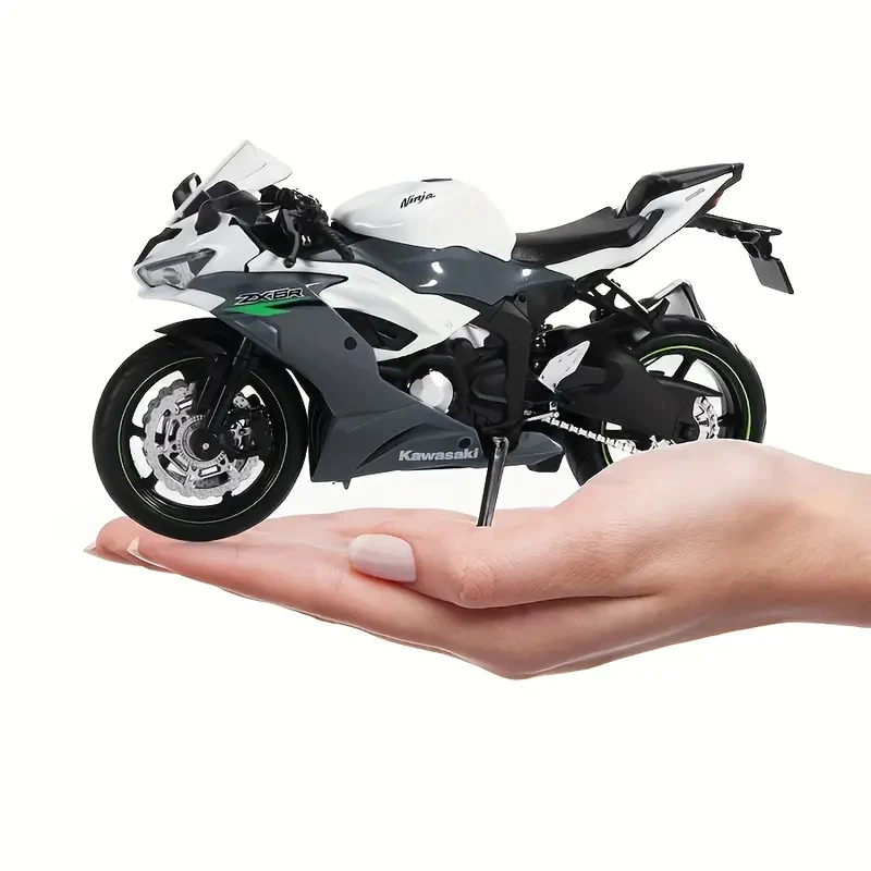 Kawasaki Ninja ZX-6R 1:12 Scale Alloy Motorcycle Model