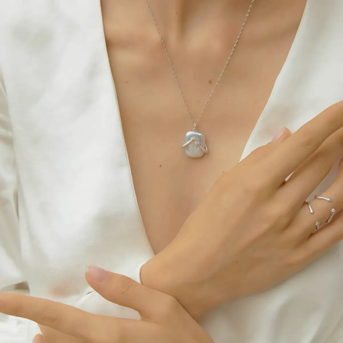 Embrace Baroque Pearl Necklace Luxury Ring
