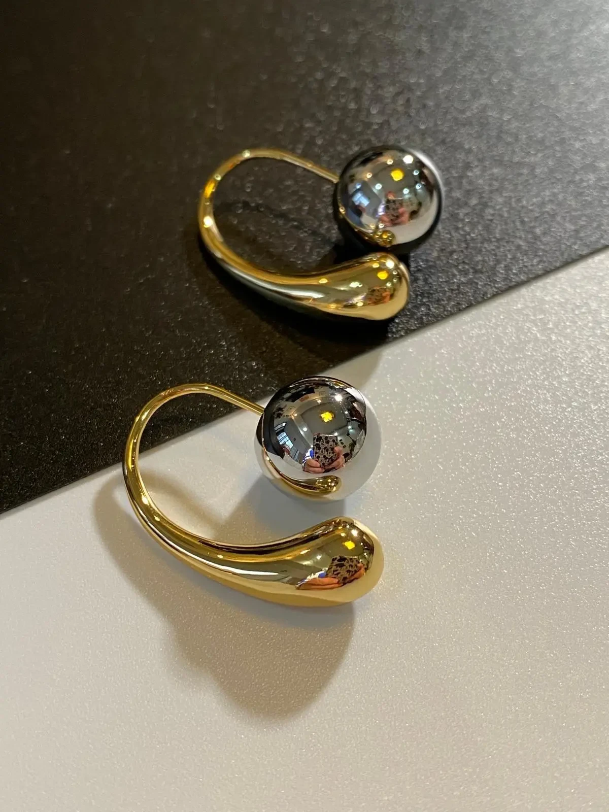 Unique Punk Style Contrast Color Metal Beads Gilded Ear Studs