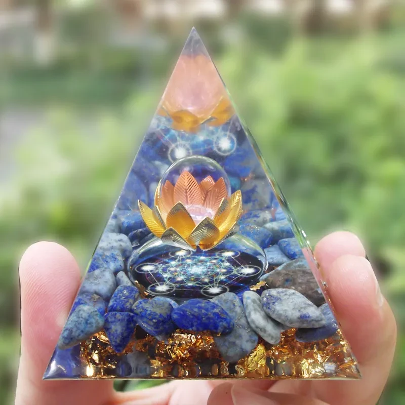 Crystal Stone Dripping Technology Pyramid Car