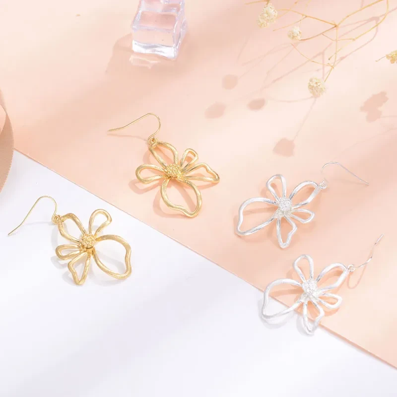 Asymmetric Fashion Simple Metal Earrings