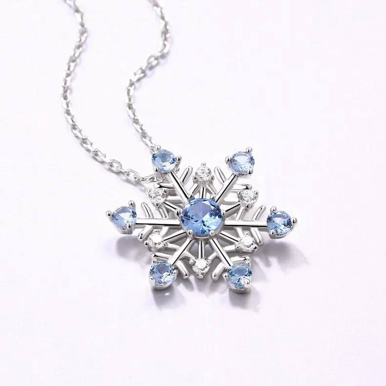 Romantic snowflake pendant