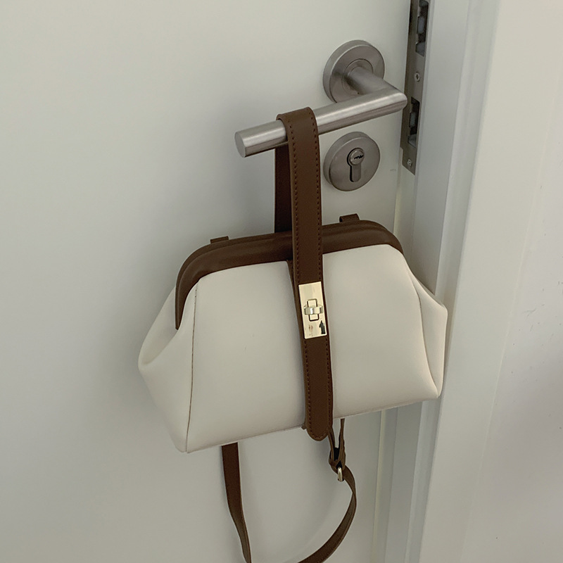 Fashion Retro Clipped Button All-match Messenger Bag
