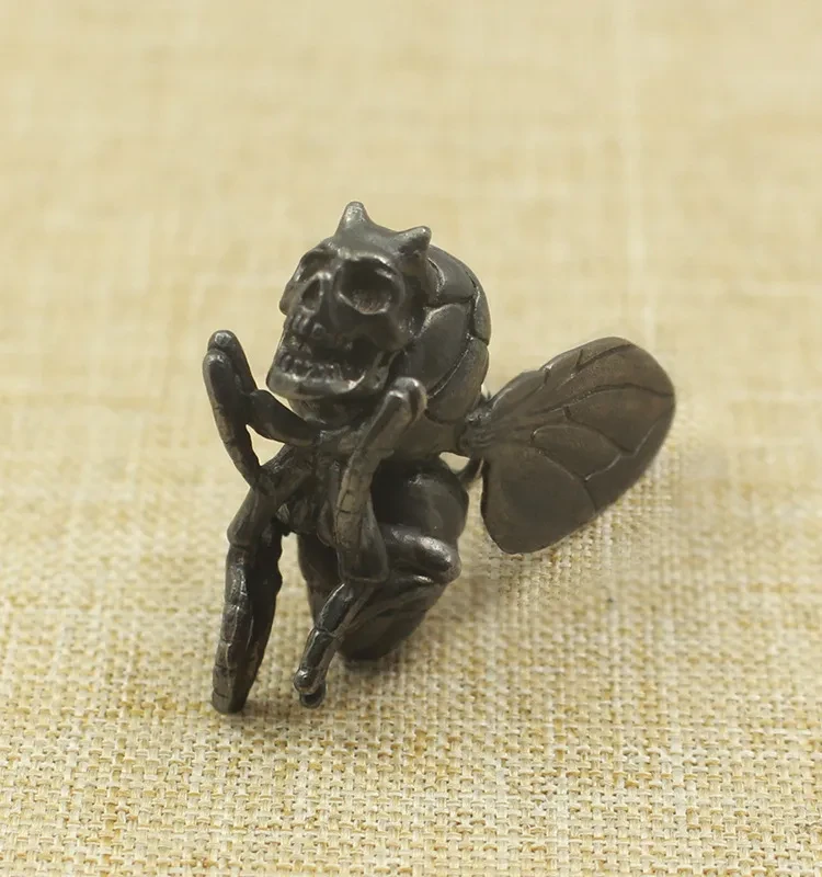 Retro Fashion Skull Bee Pendant