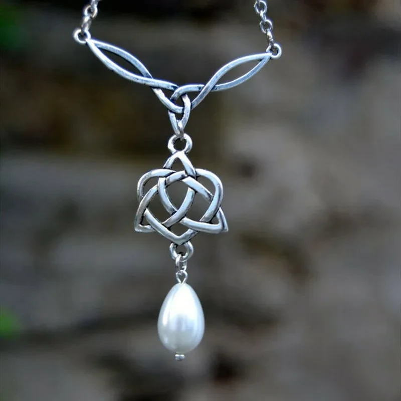 Ladies Floral Pearl Pendant Necklace