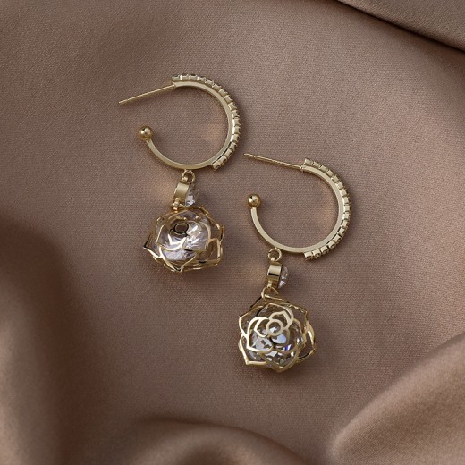Sparkling Inlaid Zirconium Hollow Rose Zircon Earrings