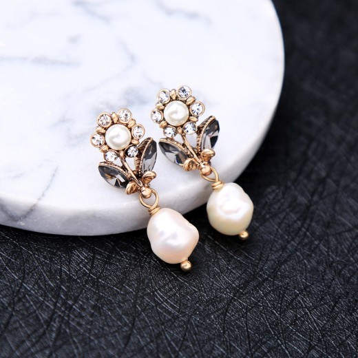 Natural Pearl Crystal Flower Stud Earrings