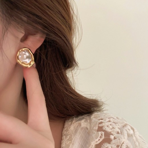 Irregular Pearl Edge Stud Earrings For Women