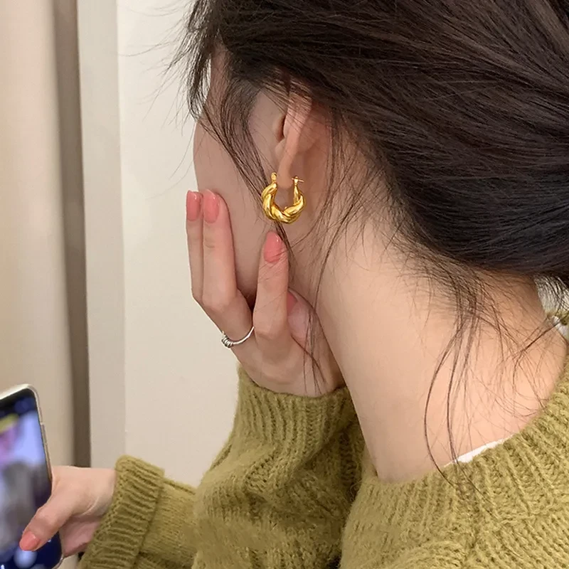 Simple And Versatile Personality Light Luxury And High-level Ear Buckle