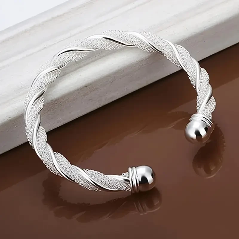 A Stylish Bracelet Made of 925 Sterling Silver with Twisted Pattern And Mesh Cuffs
