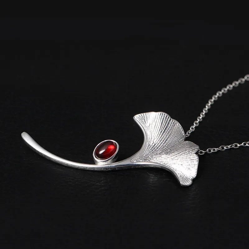 S925 silver leaf inlaid garnet pendant