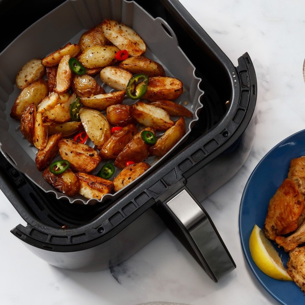 Air Fryer Basket 22cm Square w/ hand - Wiltshire