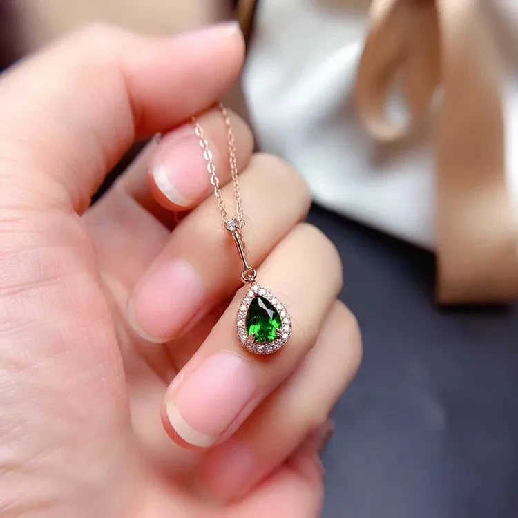Fashion Drop Shape Diopside Pendant Necklace