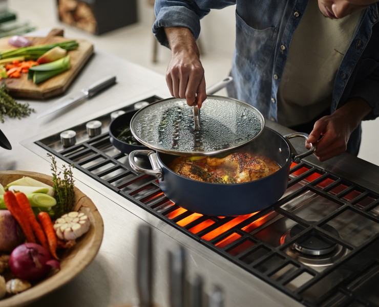Space 28cm/5qt Non-Stick Induction Shallow Casserole & Lid - Joseph Joseph