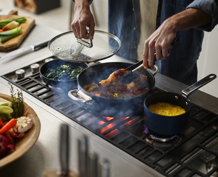 Space 23cm/5.4qt Non-Stick Induction Saucepan & Lid - Joseph Joseph