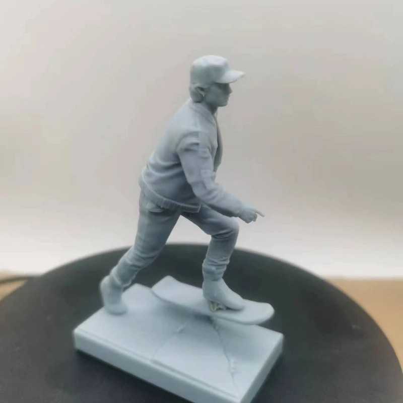 Resin Figure 1/24 Scale Assembly Model Kit | Skateboarding Teenager Unassembled Diorama