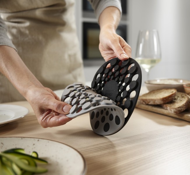 Spot-On Set of 2 Silicone Trivets (Round) - Grey - Joseph Joseph