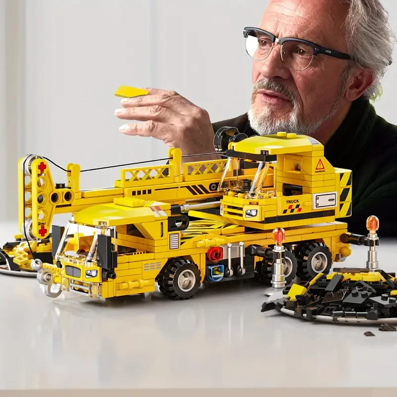 524pcs Crane Mech Model Building Toy