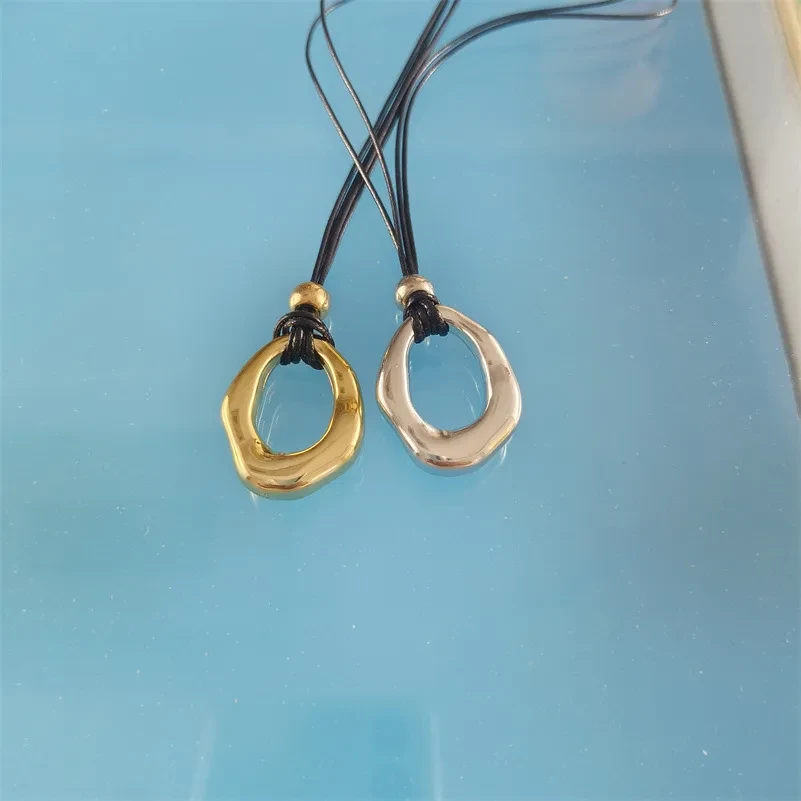Design Sense Irregular Circles Pendant Necklace