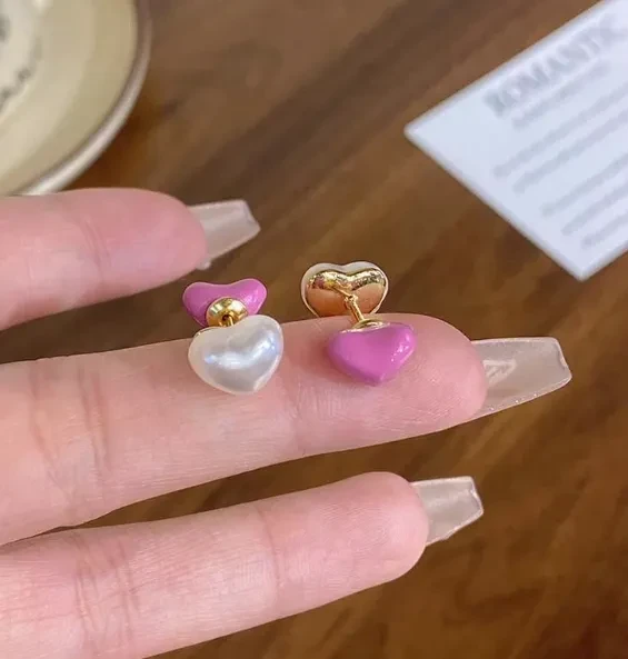 Wear Heart-shaped Pearl Earrings Before And After Color Matching