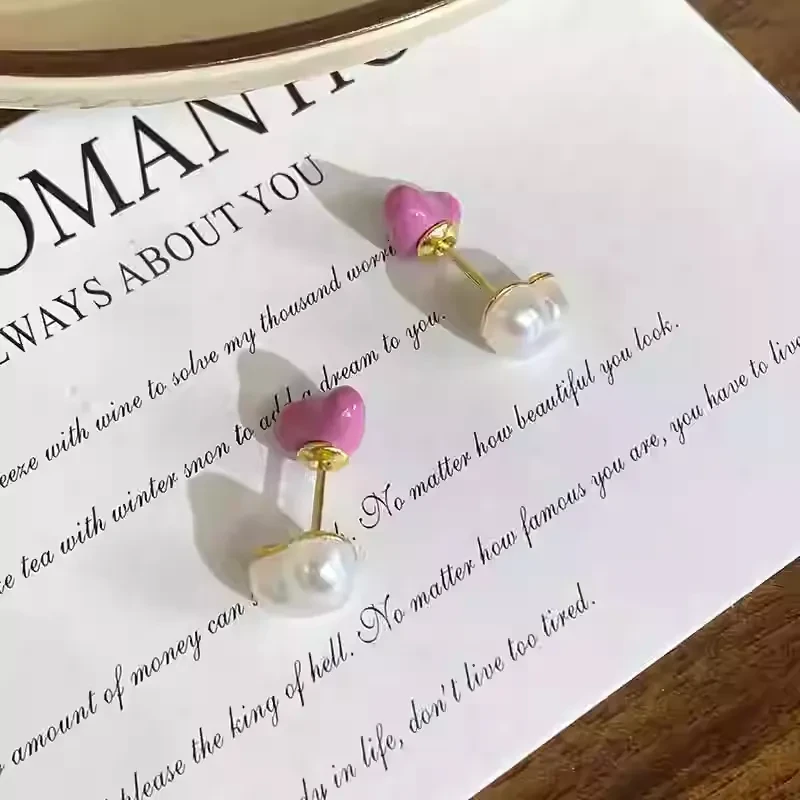Wear Heart-shaped Pearl Earrings Before And After Color Matching