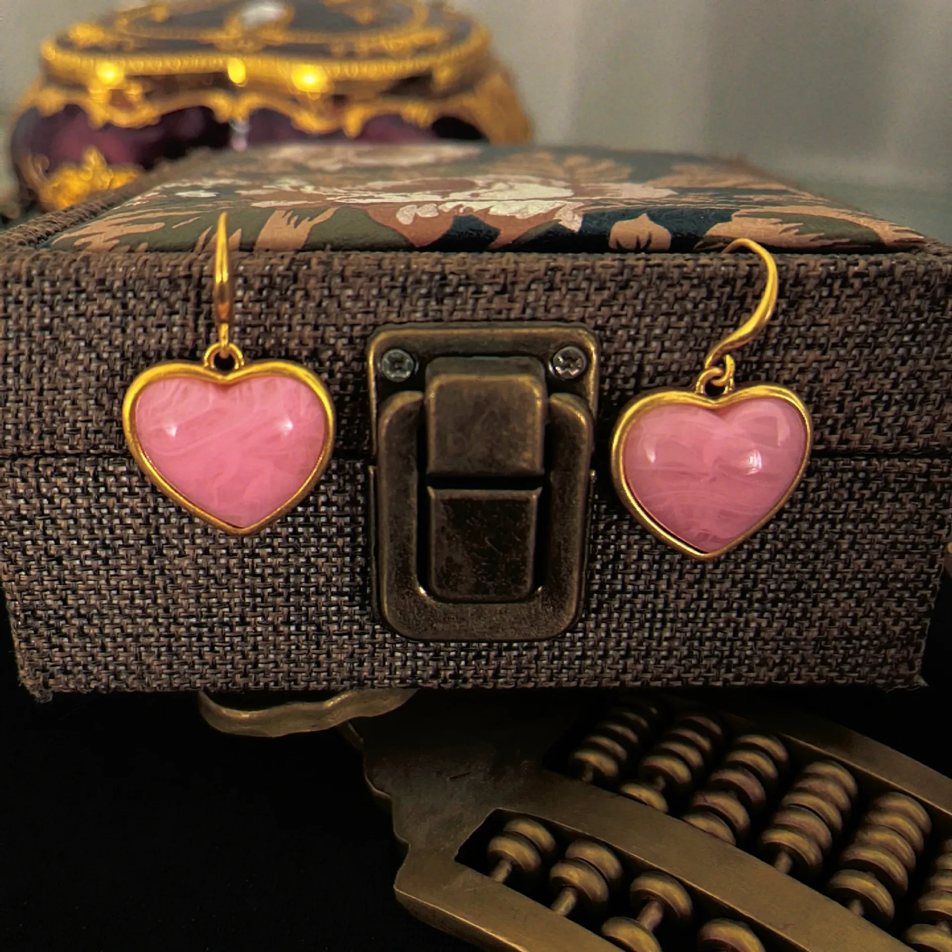 High-end Retro Sweet Cool Cloud Pattern Love Ear Hook