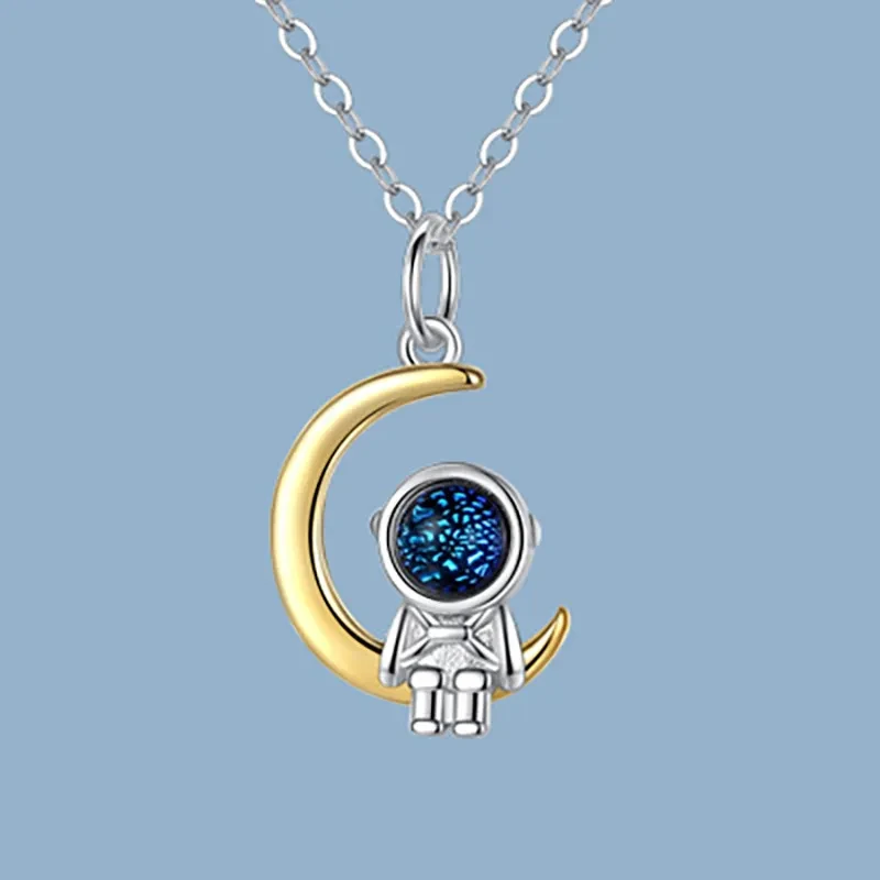 Women's Fashionable Minimalist Spaceman Pendant Necklace