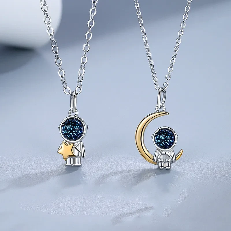 Women's Fashionable Minimalist Spaceman Pendant Necklace