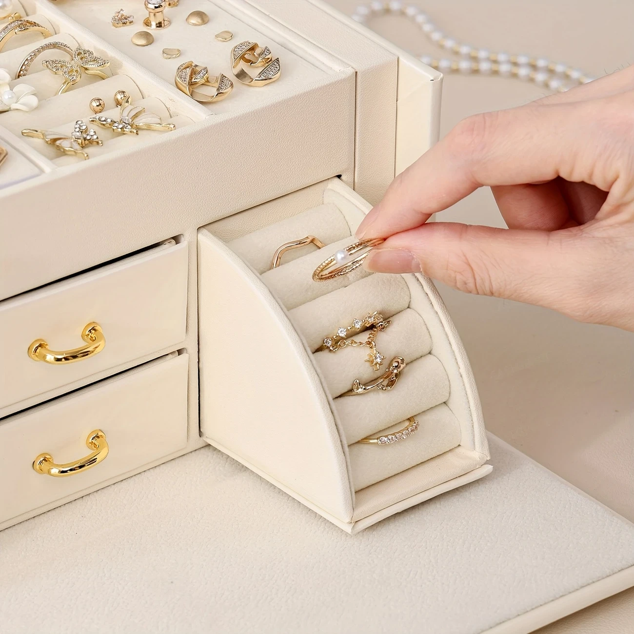 Elegant and Functional Portable Jewelry Organizer with Mirror