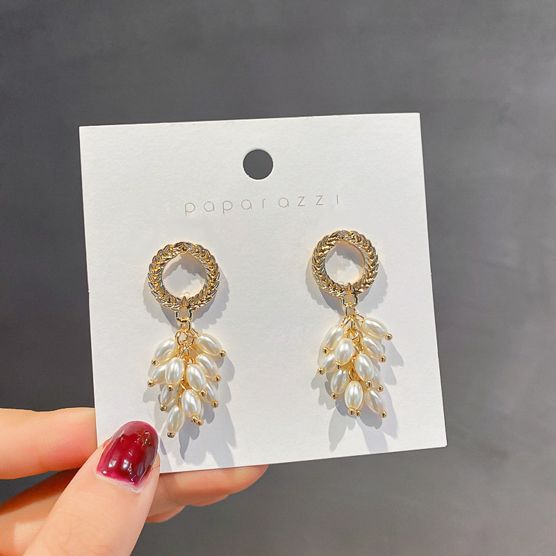 Women's Fashionable Retro Elegant Ear Studs