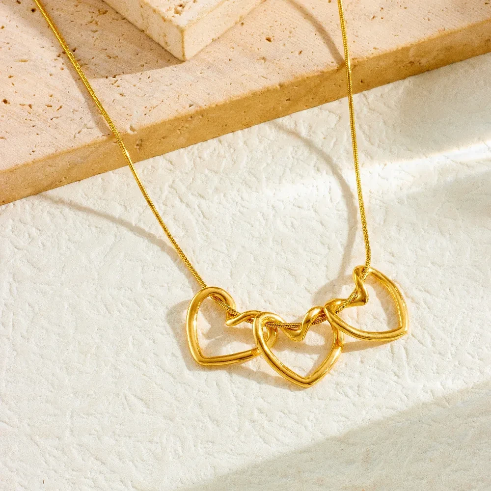 Simple Gold-plated Love Connection Pendant Chain Stainless Steel Necklace