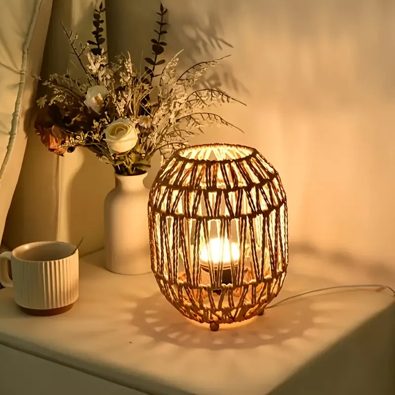 Rattan Table Lamp  Hand-Woven Small Desktop Light, Natural Decor Bedside Lamp, Farmhouse Style Bedside Lamp, Perfect for Bedroom, Living Room, Bohemian Style Room Decoration, Indoor Use