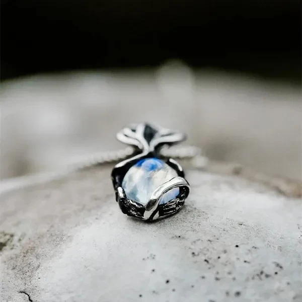 Fashion Ladies Flower Moonstone Pendant Necklace