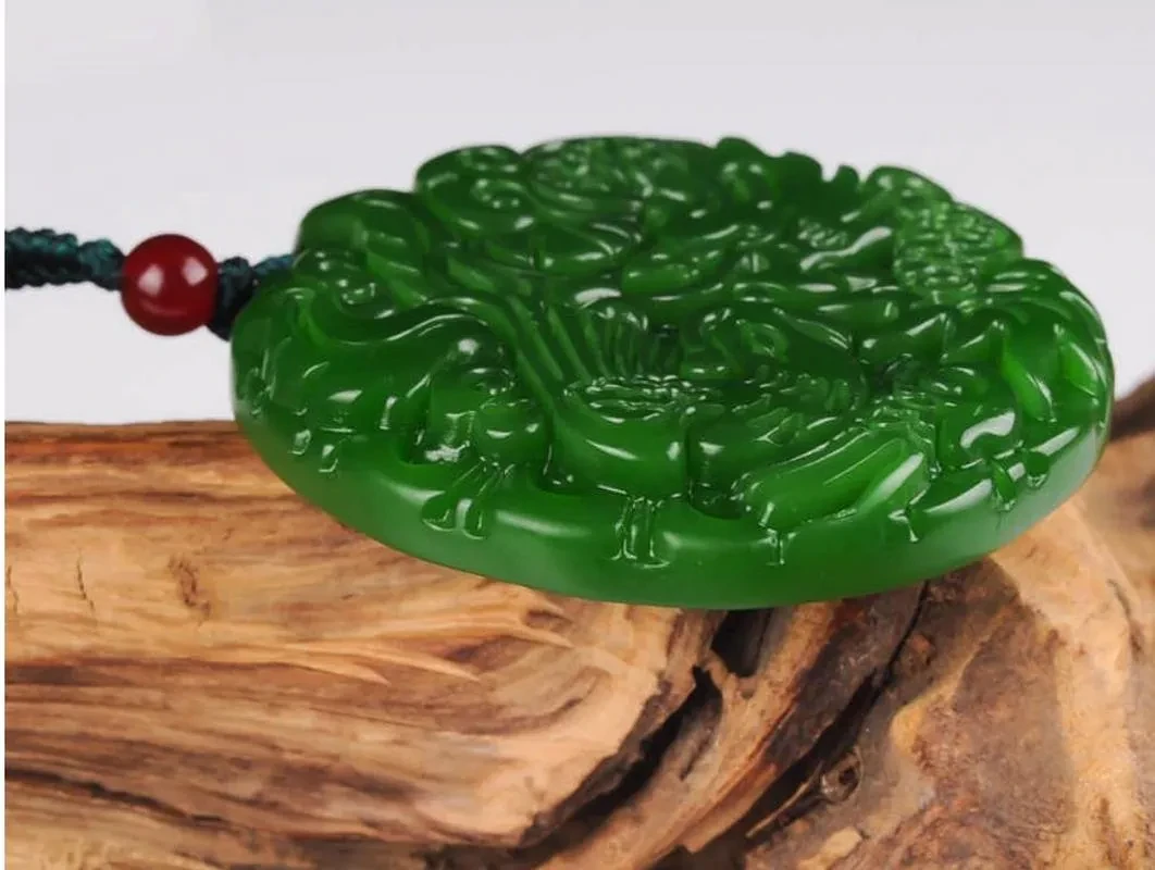 Fashion Spinach Green Hetian Jade Pendant