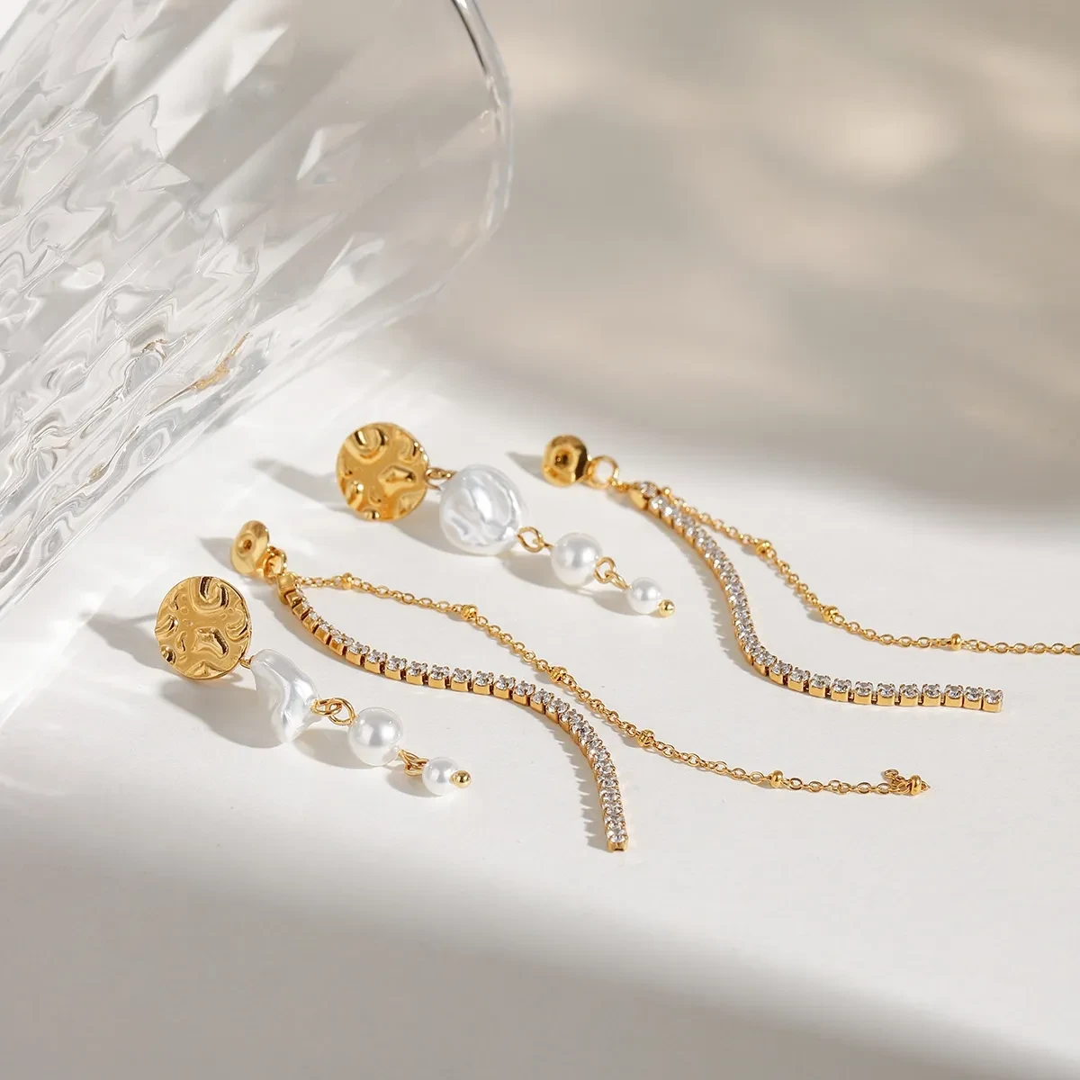 18K Dold Pearl White Zircon Claw Chain Tassel Earrings