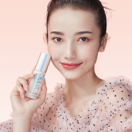 Moisturizing oil control spray