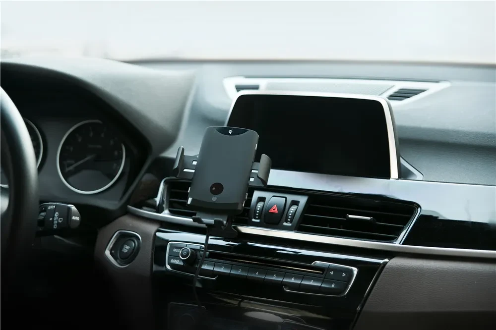 Automatic car wireless charger
