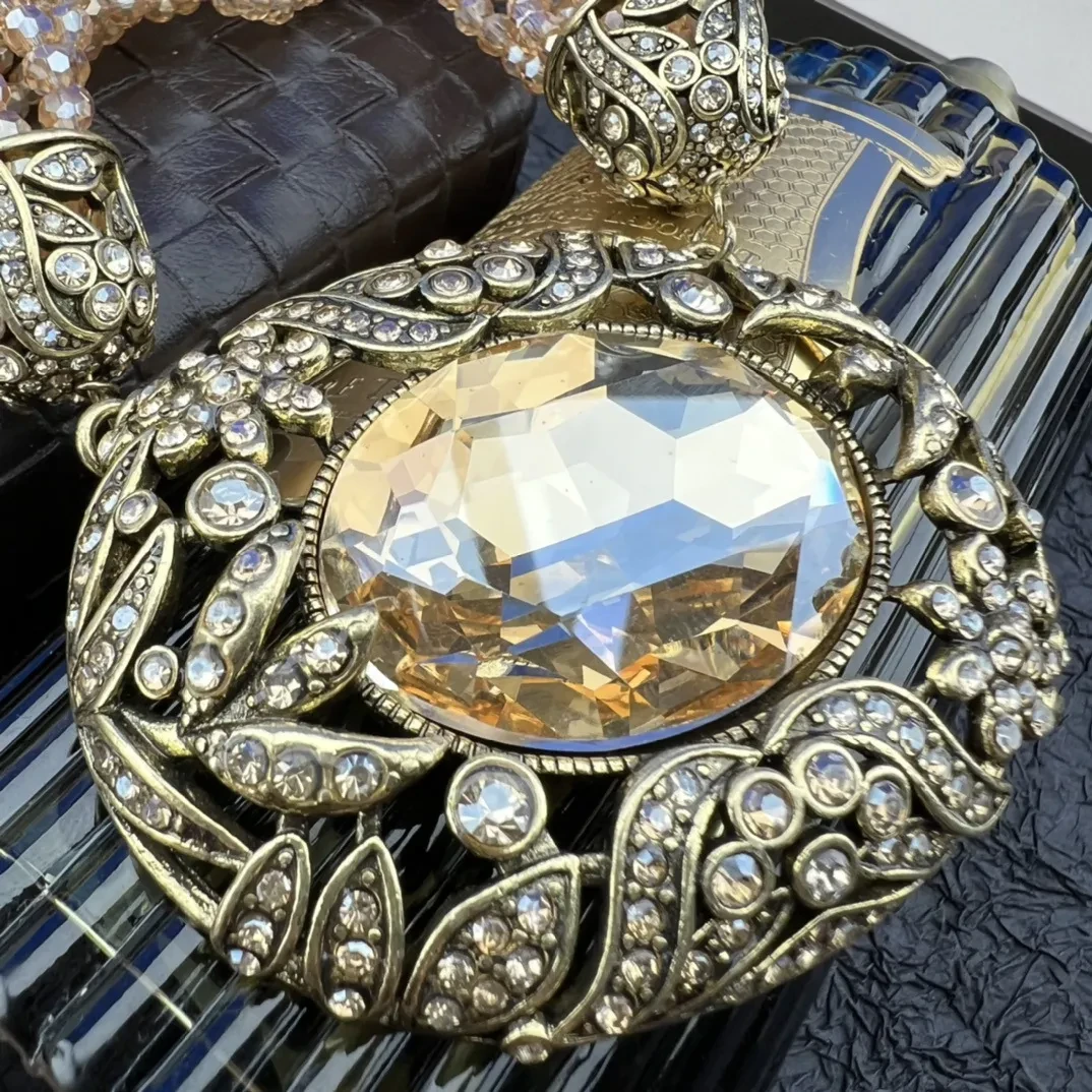 Vintage Court Style Fashion Elegant Simple And Light Luxury Rhinestone Inlaid Women's Necklace