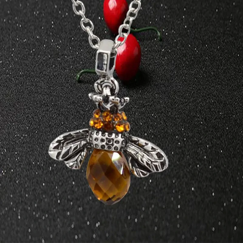 Creative Crystal Diamond Bee Necklace Pendant