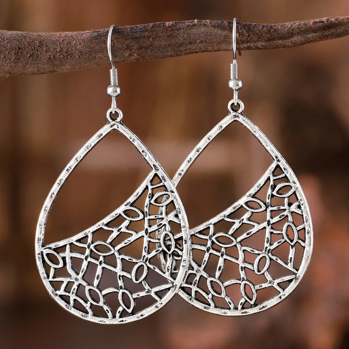 Vintage Drop-shaped Hollow Woven Wire Mesh Pendant Earrings