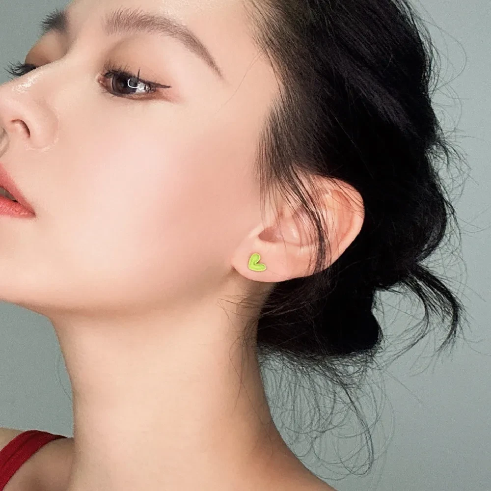 Dopamine Stereoscopic Peppermint Mambo Green Heart Ear Nails