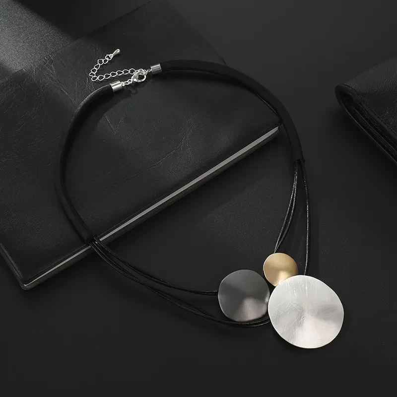Trend Round Pendant Geometric Alloy Choker