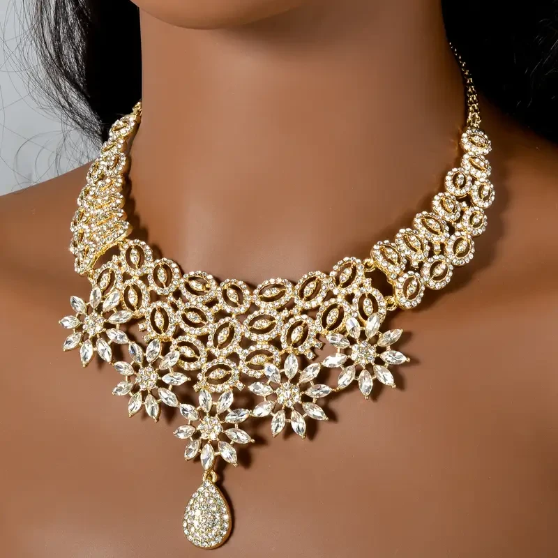 Elegant & Luxurious Women's Jewelry Set with Sparkling Zirconia Flower Pendants