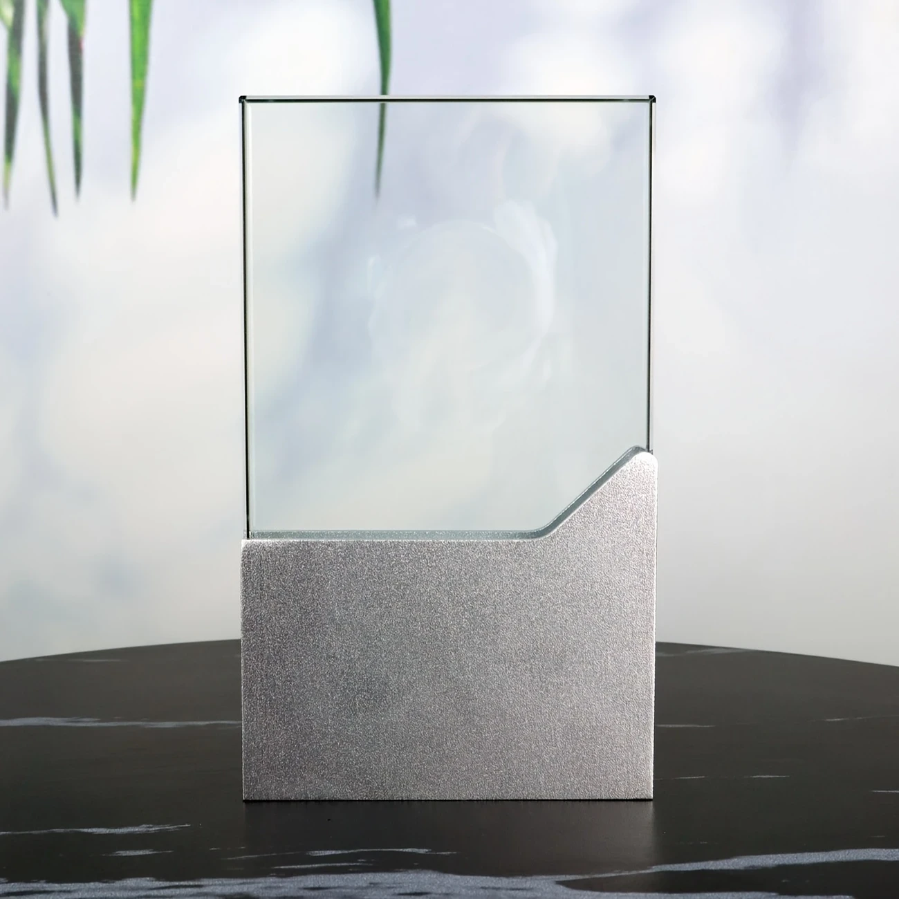 1pc Custom Crystal Glass Frame with Matte Metal Base  Contemporary Rectangular Picture Frame for Office & Home Decor, Ideal for Pet Memorials, Weddings, Graduations, Valentines Day, Mothers Day, Thanksgiving, Teachers Day, Fathers Day Gifts, Pet Memo