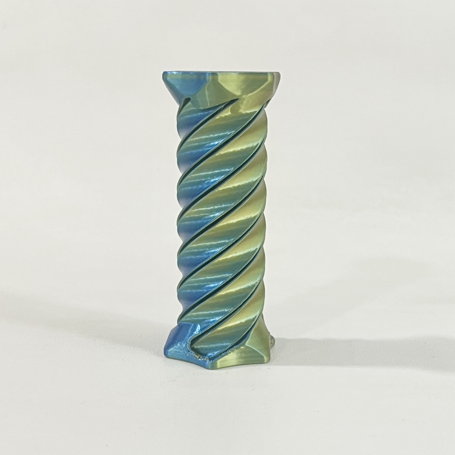 Repeatedly Rotating Spiral Crossing Decompression Toy