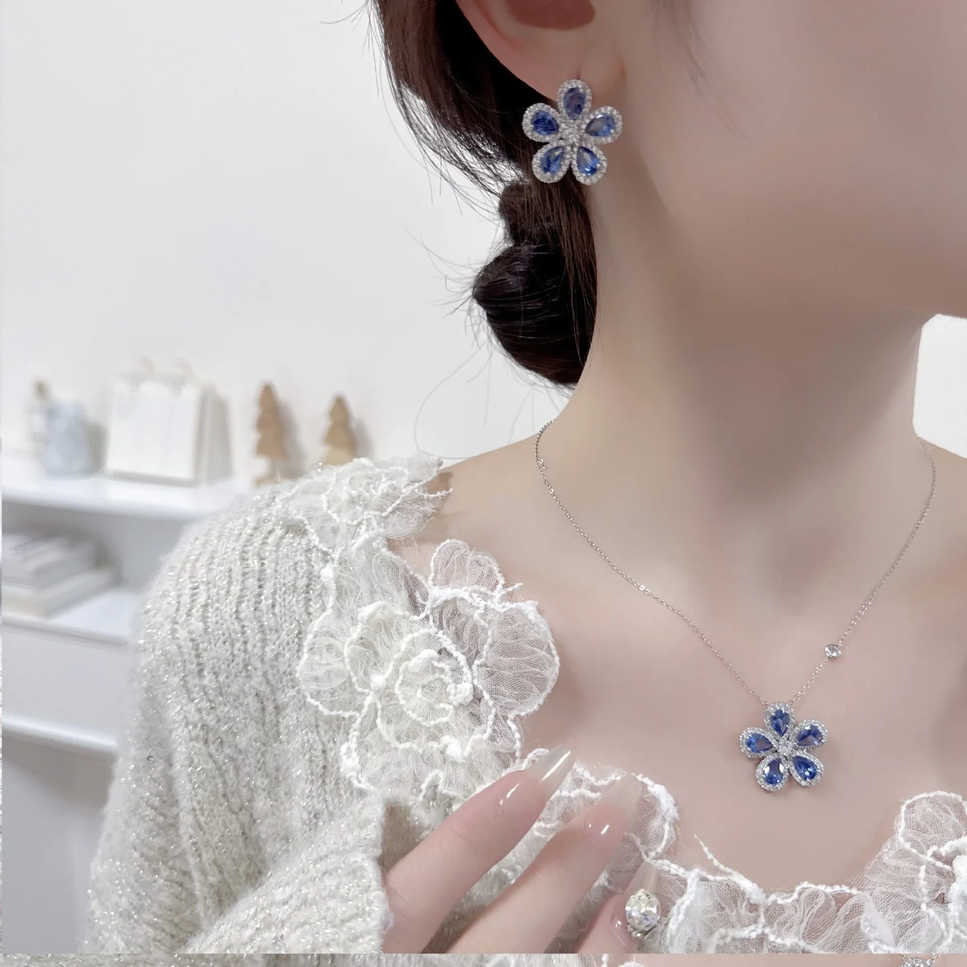 High-grade Jewelry Suit Micro Inlaid Zircon Sunflower Ear Stud Necklace A Set Of Elegant Jewelry