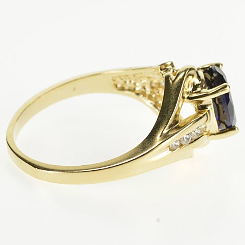 18K Sapphire Ring Fashionable And Exquisite