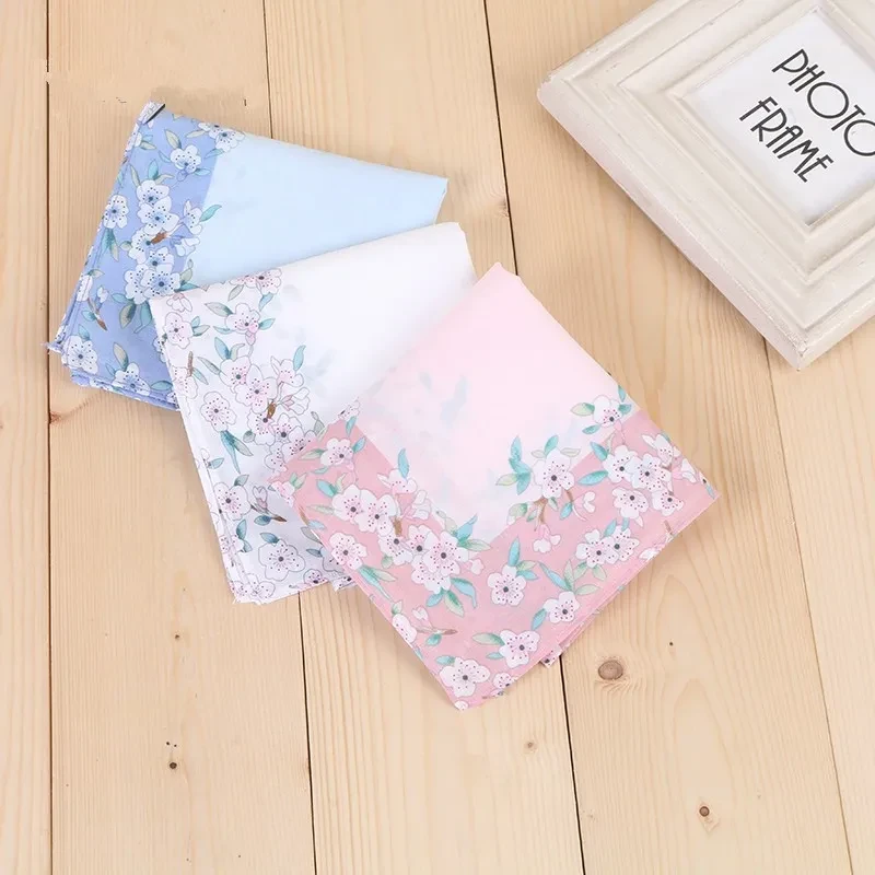 Handkerchief with lace trim