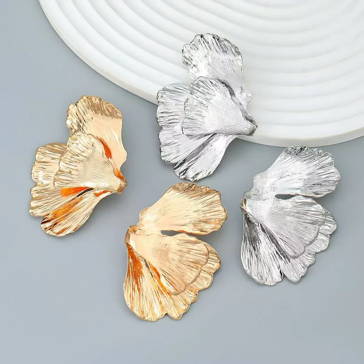 Fashion Personality New Metal Flower Earrings For Women